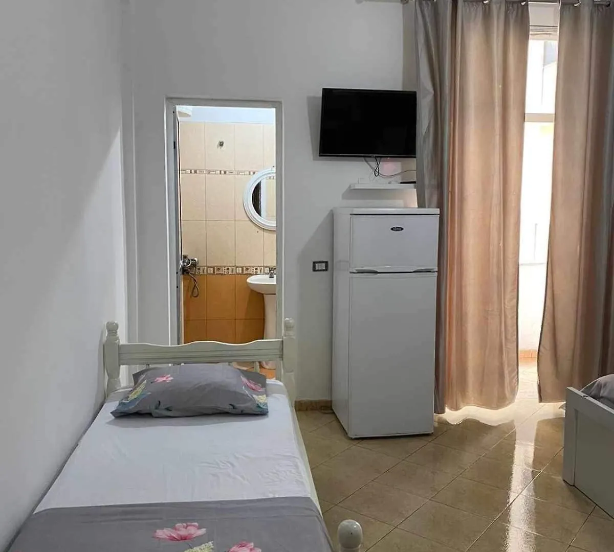 Elio'S Room دراس ألبانيا