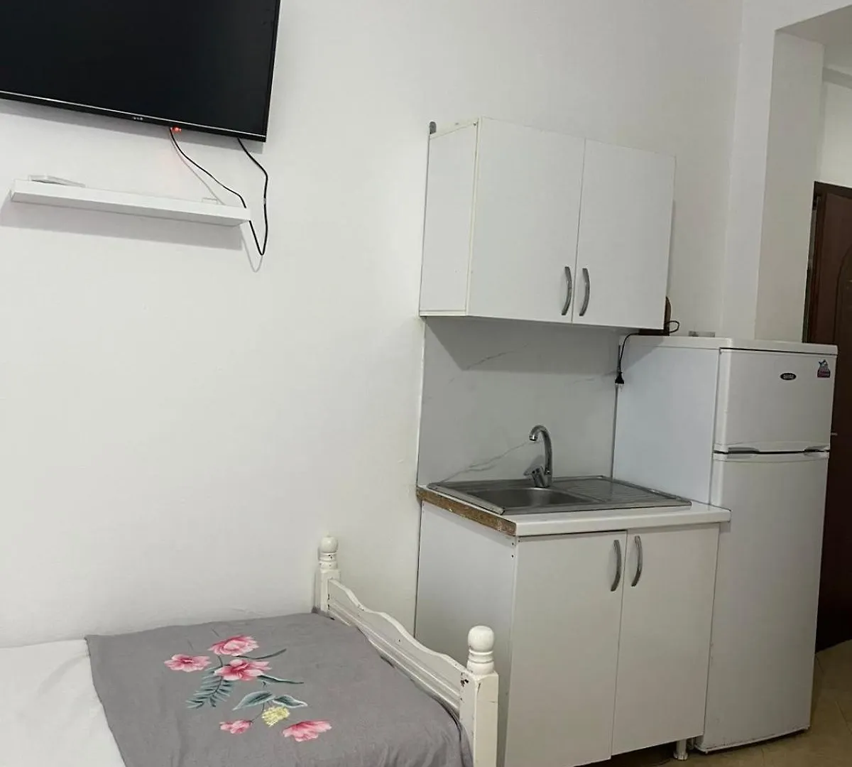 Elio'S Room دراس